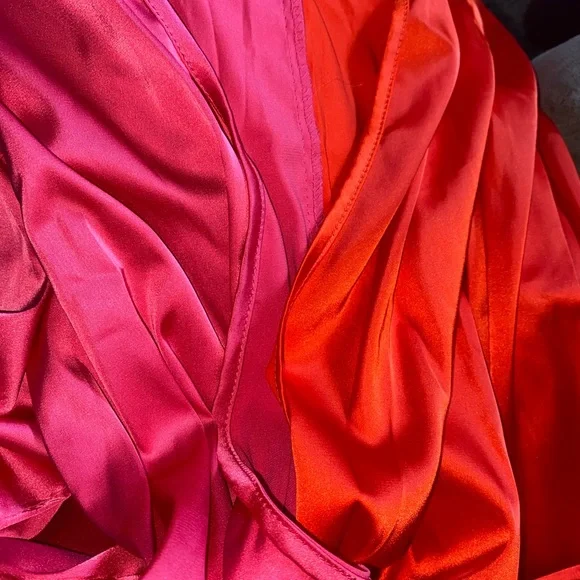 NEW INVENTORY 💋Deep V Neck Color-Block Bodysuit💋 - Picture 6 of 10